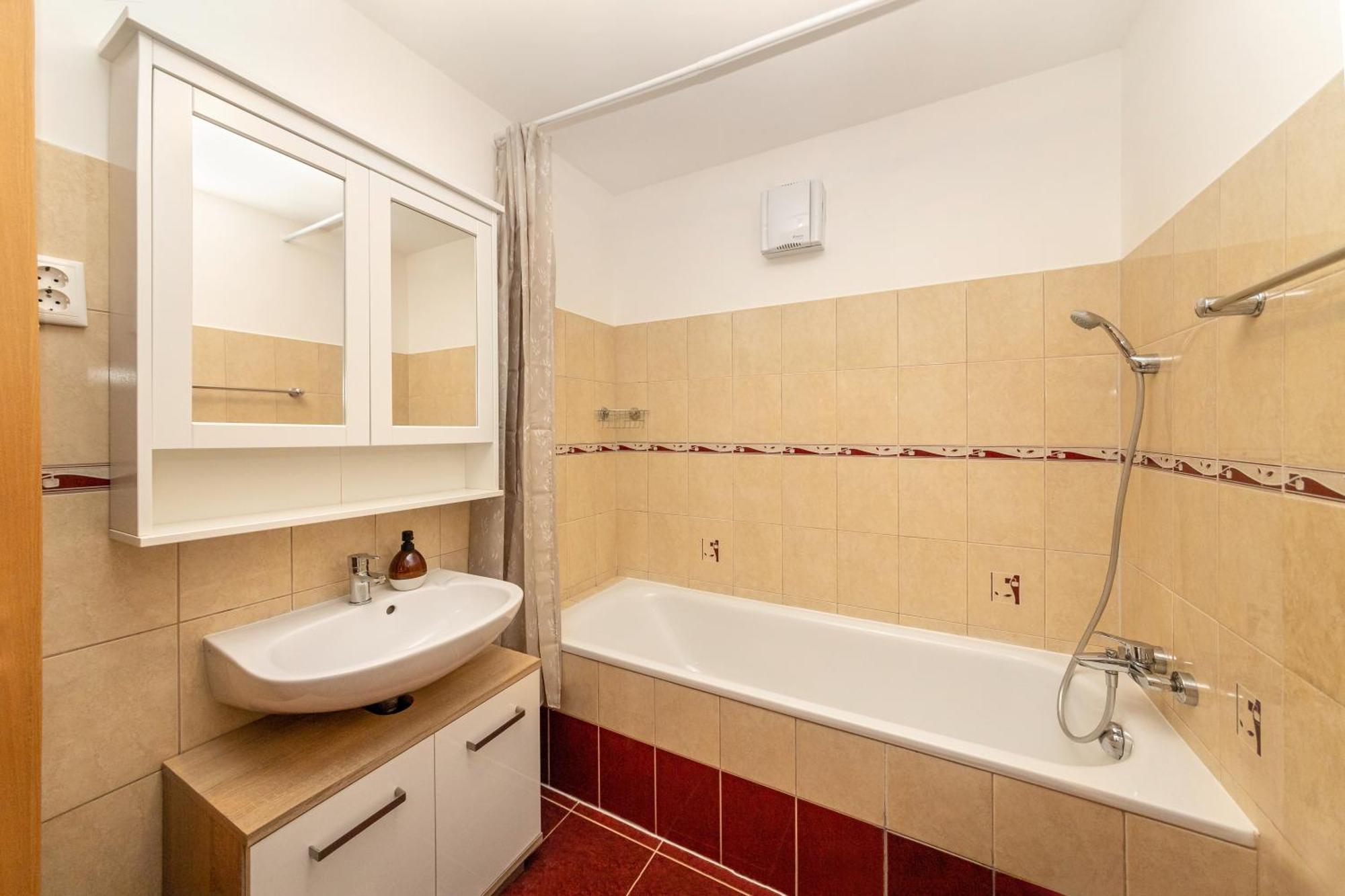 Center Budget Apartment Inside Free Parking Self Check-In Free Streaming Ac Balcony 布达佩斯 外观 照片